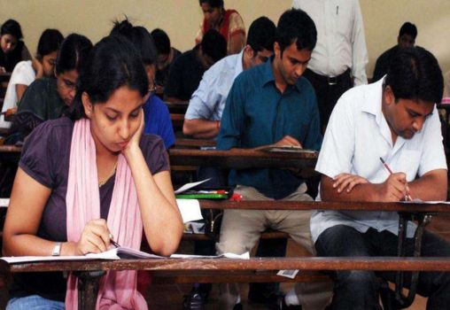 Aspirants giving UPSC exam